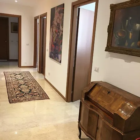 Luxury Bright Flat Downtown